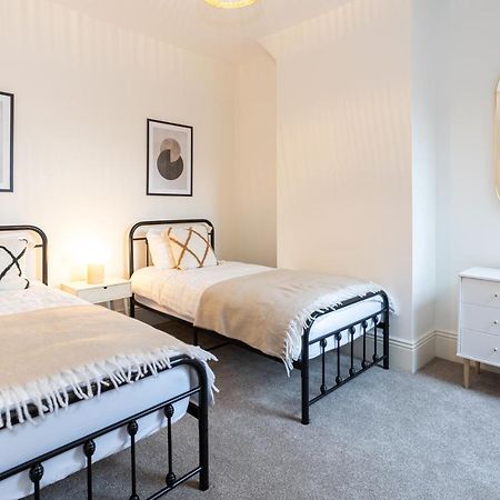 فيلا Stunning Scandi 3 Bed House In Manchester-Parking المظهر الخارجي الصورة